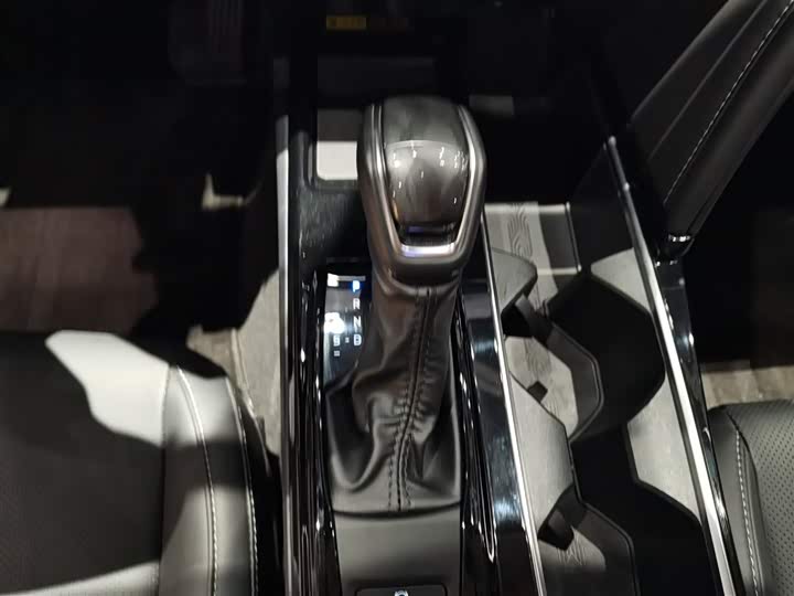 Фото 14 - Toyota Camry