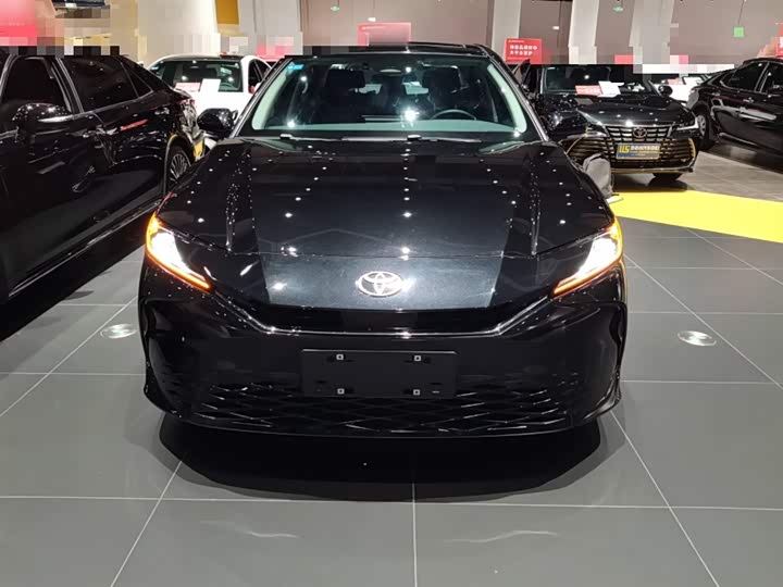 Фото 3 - Toyota Camry