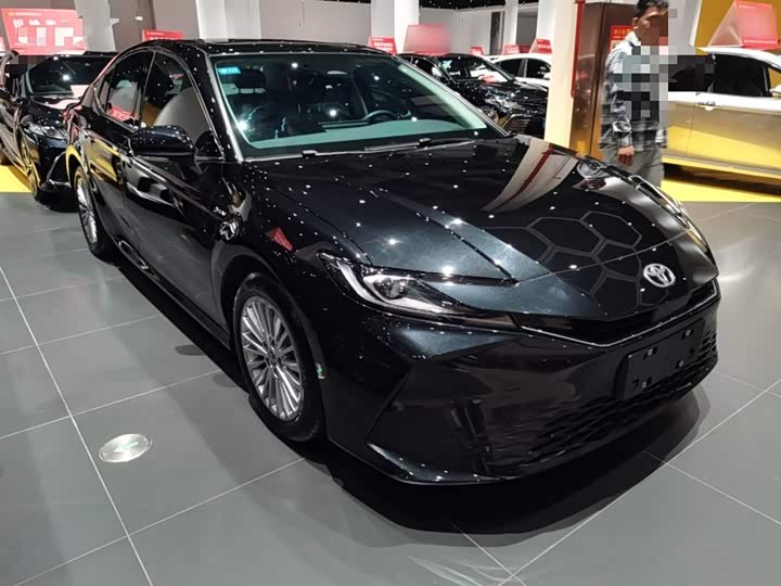Фото 4 - Toyota Camry