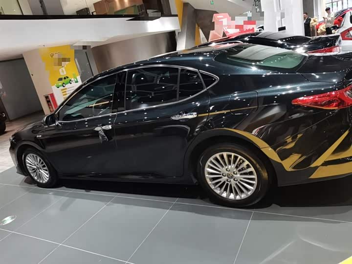 Фото 5 - Toyota Camry