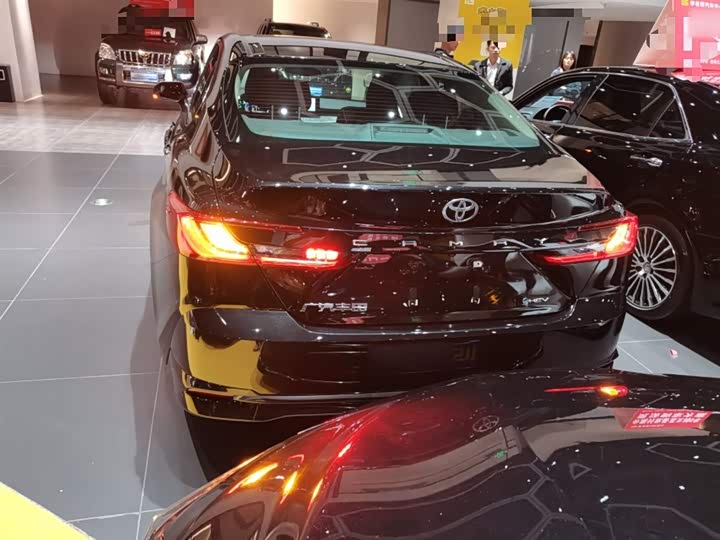Фото 6 - Toyota Camry