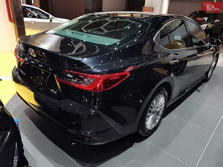 Фото 7 - Toyota Camry