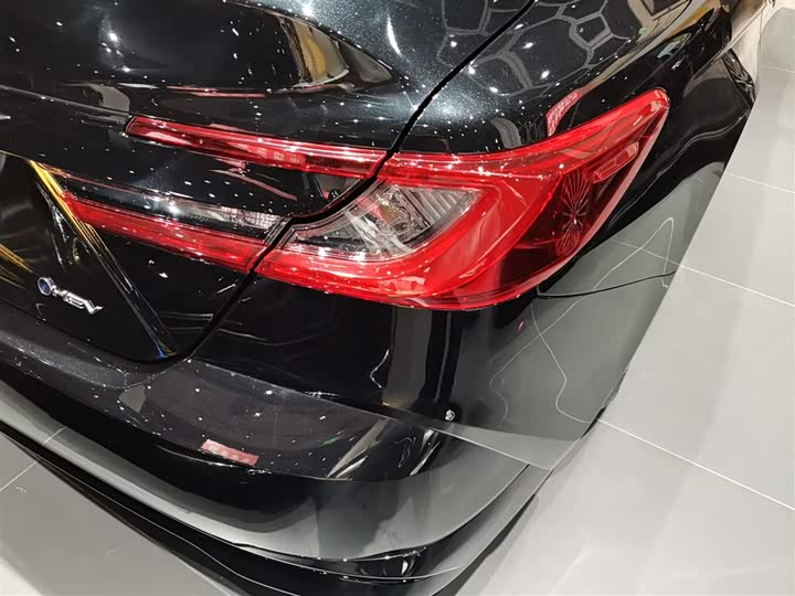 Фото 8 - Toyota Camry