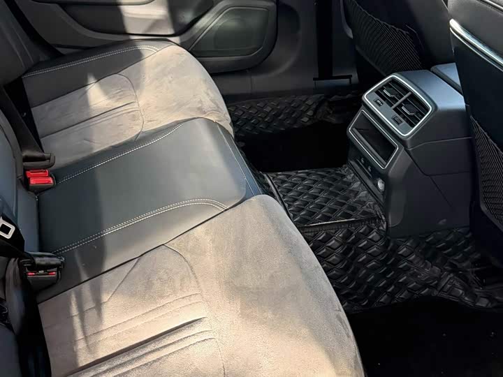 Фото 8 - Audi A6L