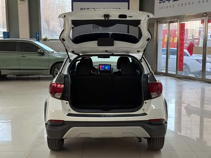 Фото 5 - Toyota Yaris L Hatchback