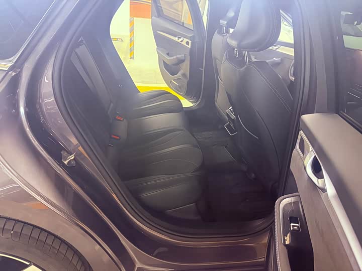 Фото 7 - Geely Preface