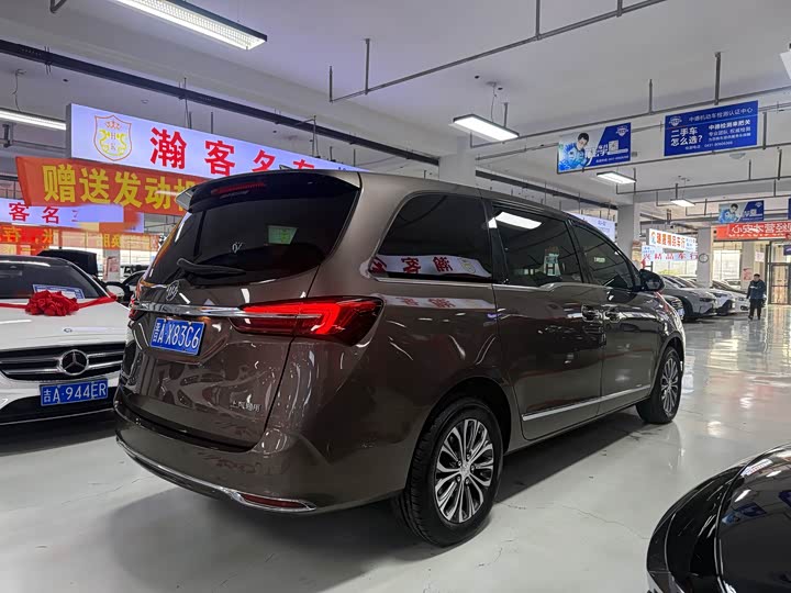 Фото 4 - Buick GL8 ES