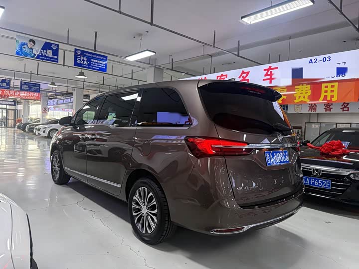 Фото 6 - Buick GL8 ES