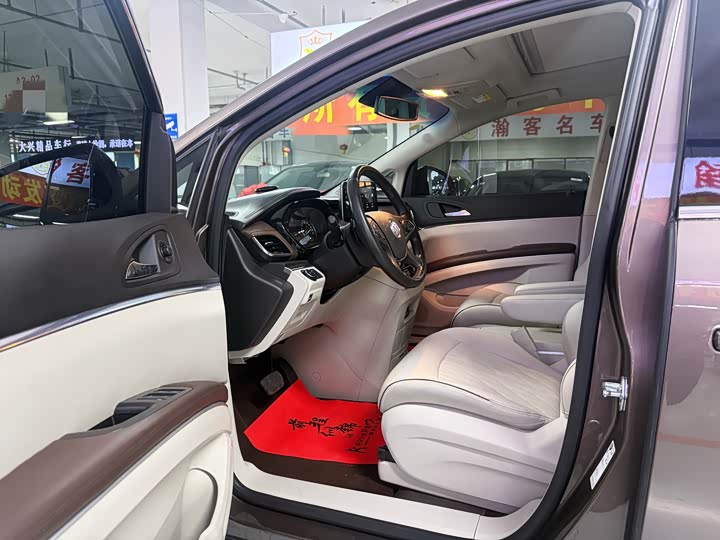 Фото 7 - Buick GL8 ES