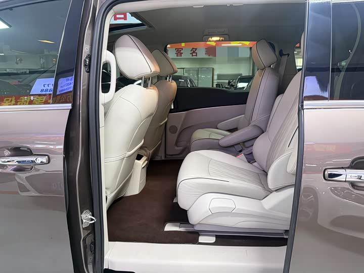 Фото 9 - Buick GL8 ES