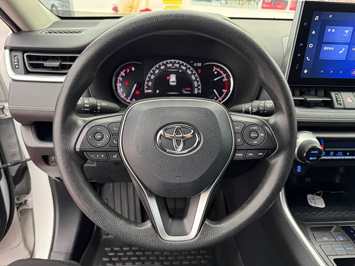 Фото 16 - Toyota RAV4