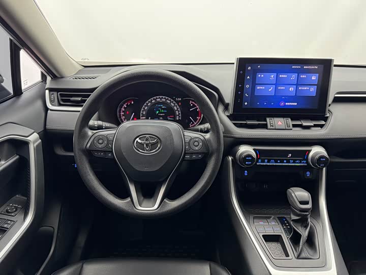 Фото 19 - Toyota RAV4