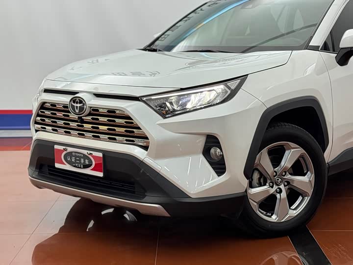 Фото 2 - Toyota RAV4