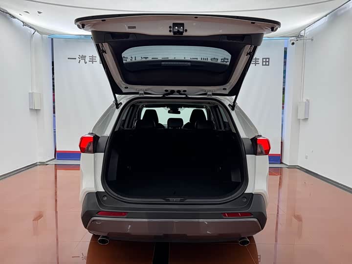 Фото 23 - Toyota RAV4