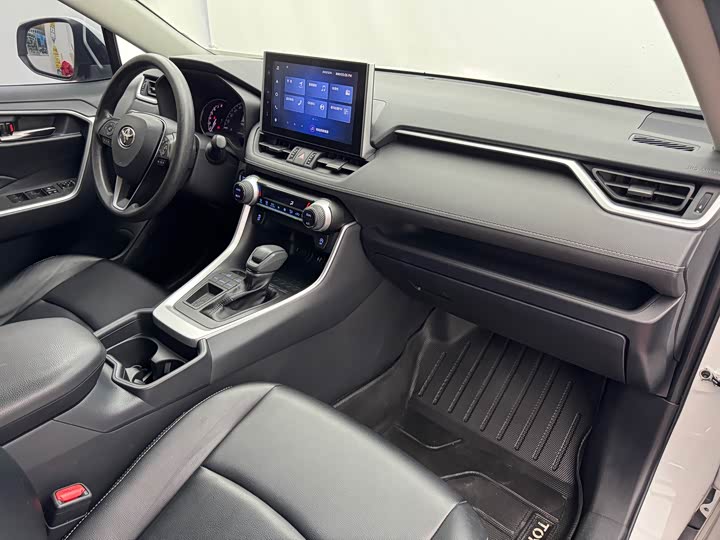 Фото 26 - Toyota RAV4