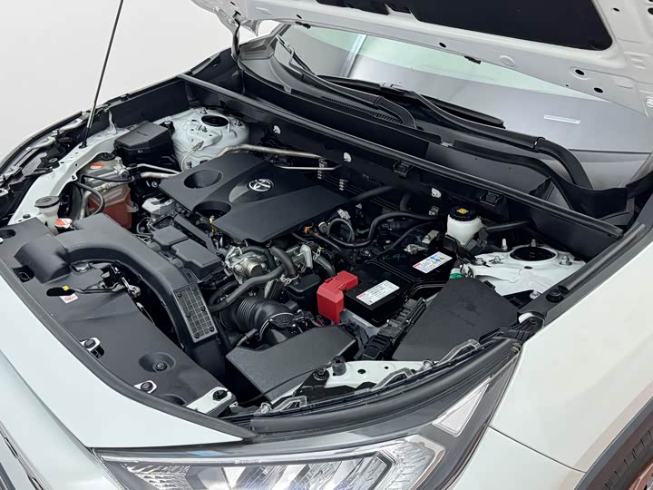 Фото 28 - Toyota RAV4