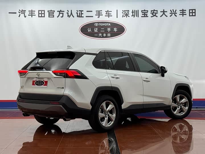 Фото 3 - Toyota RAV4