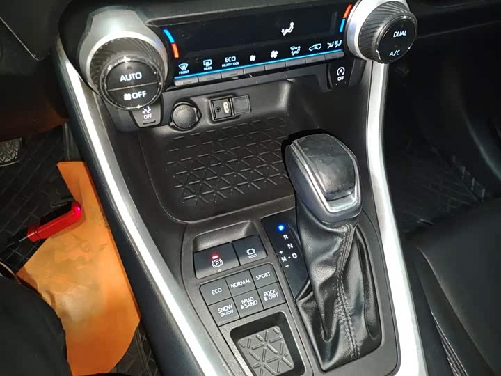 Фото 14 - Toyota Wildlander