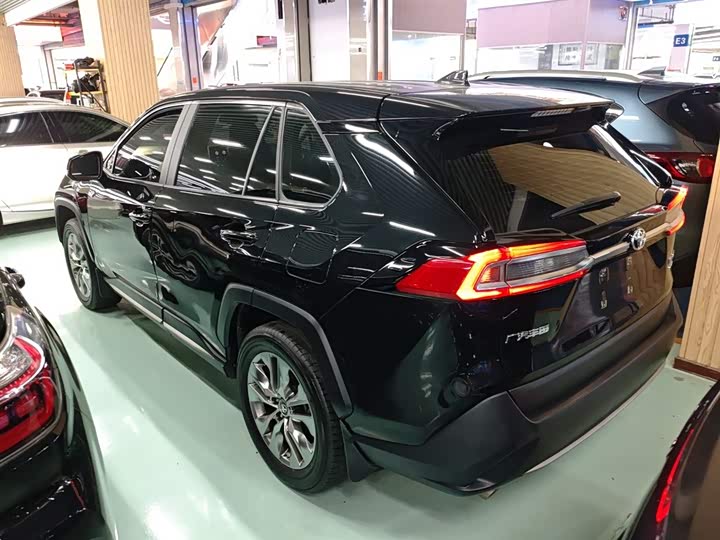 Фото 5 - Toyota Wildlander