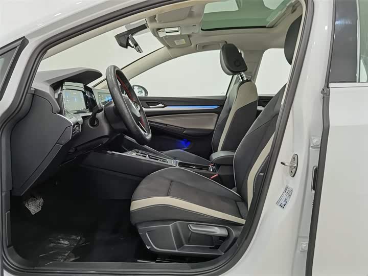 Фото 10 - Volkswagen Golf