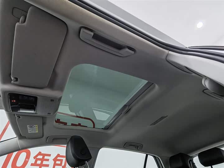 Фото 14 - Volkswagen Golf