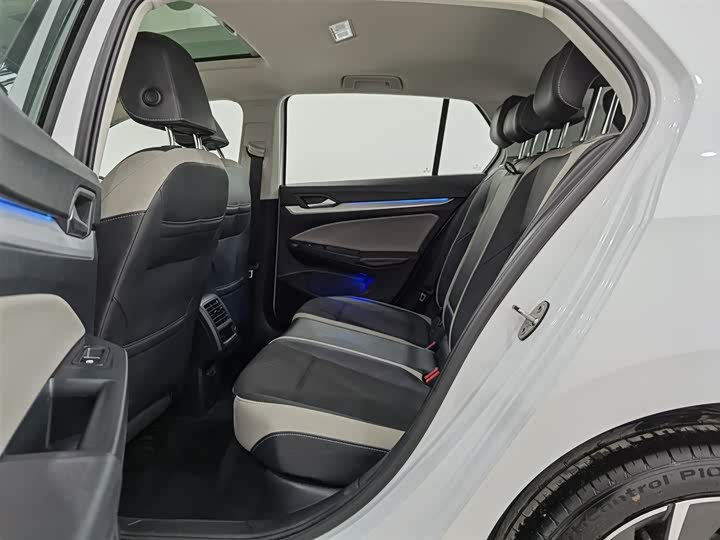 Фото 15 - Volkswagen Golf