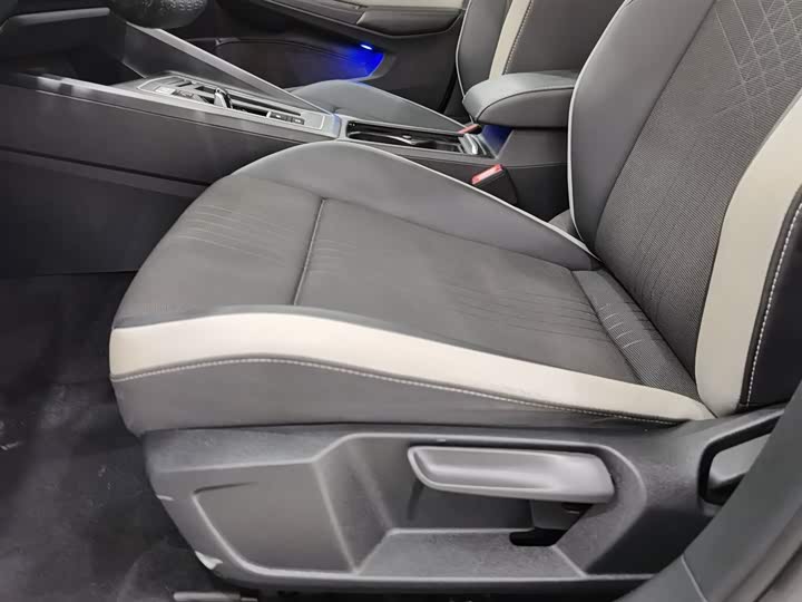 Фото 20 - Volkswagen Golf