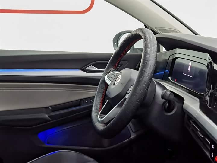 Фото 22 - Volkswagen Golf