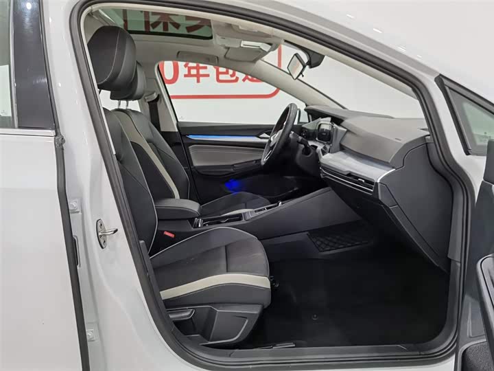 Фото 23 - Volkswagen Golf