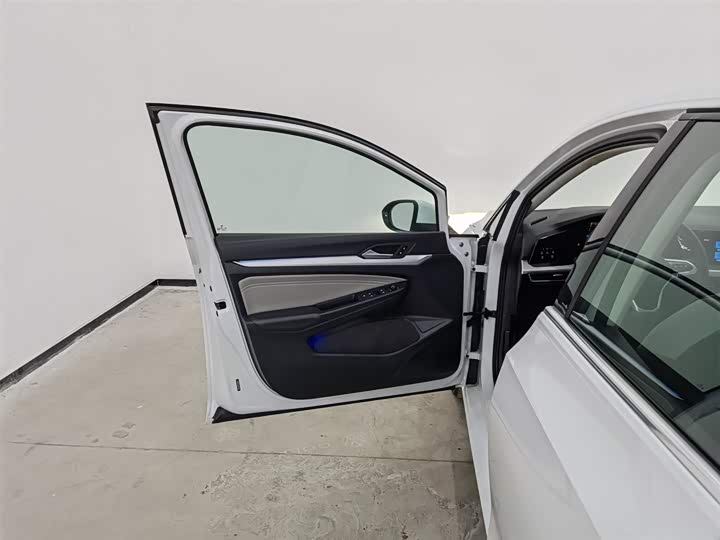 Фото 8 - Volkswagen Golf