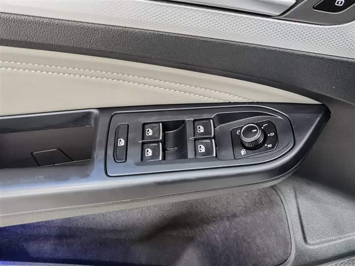 Фото 9 - Volkswagen Golf