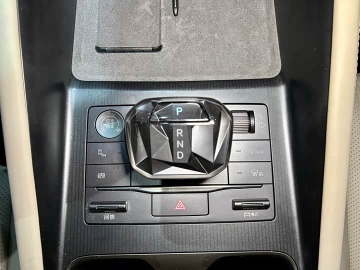 Фото 19 - BYD Song L