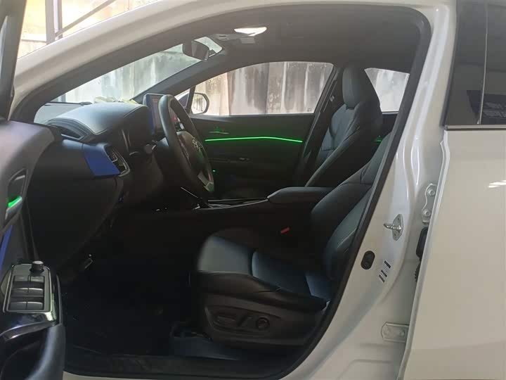 Фото 13 - Toyota C-HR