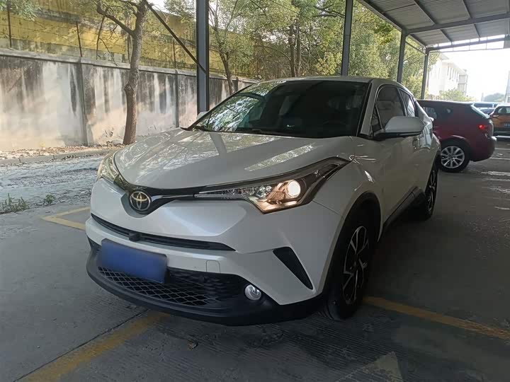 Фото 2 - Toyota C-HR