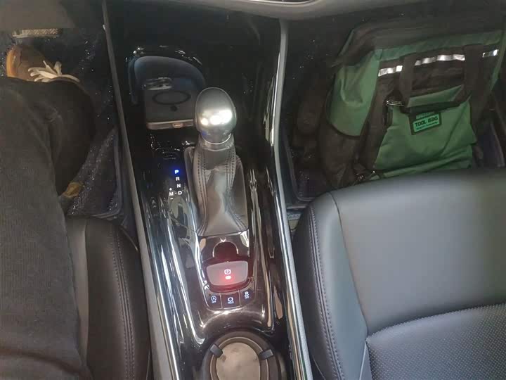 Фото 6 - Toyota C-HR