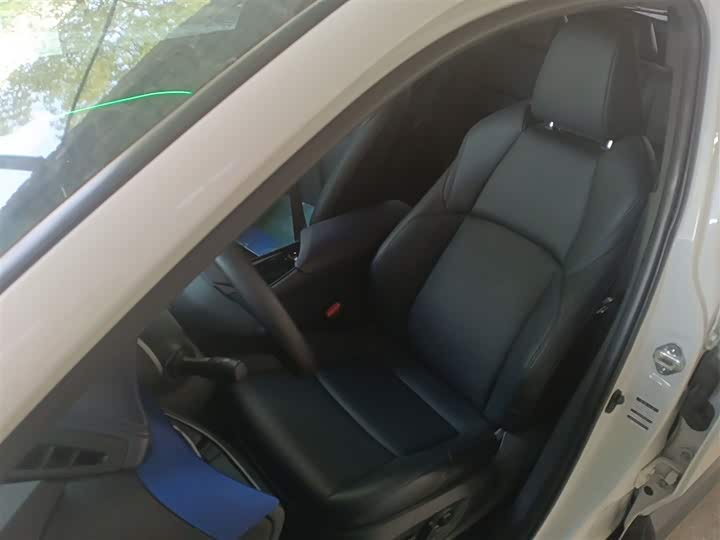 Фото 7 - Toyota C-HR