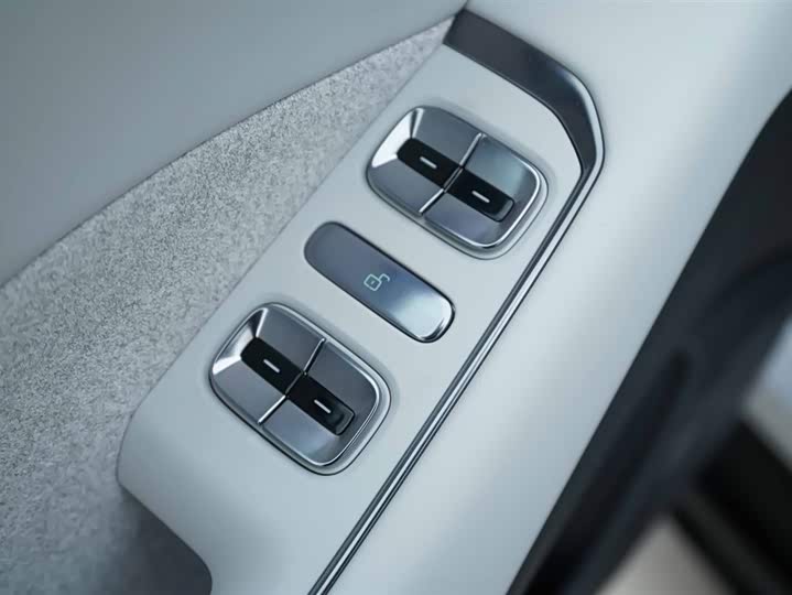 Фото 10 - XPeng P7