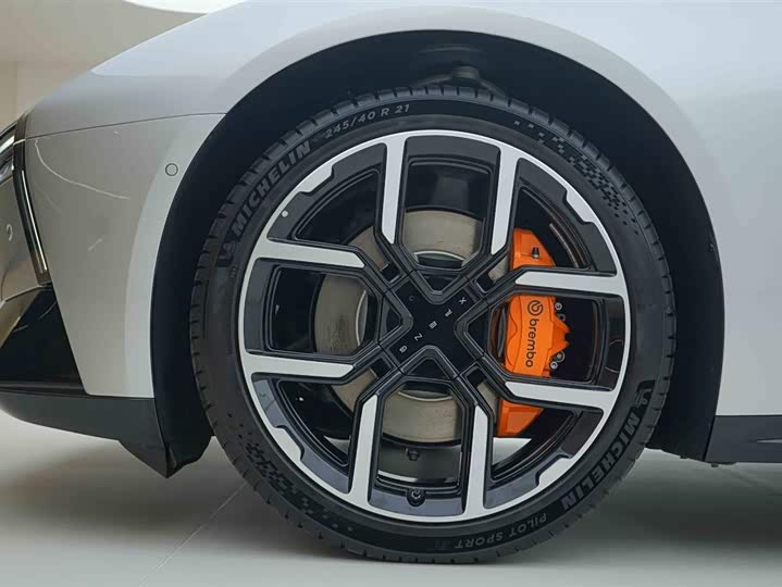 Фото 14 - XPeng P7