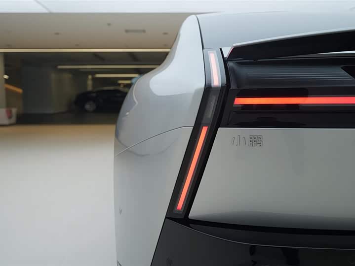 Фото 15 - XPeng P7