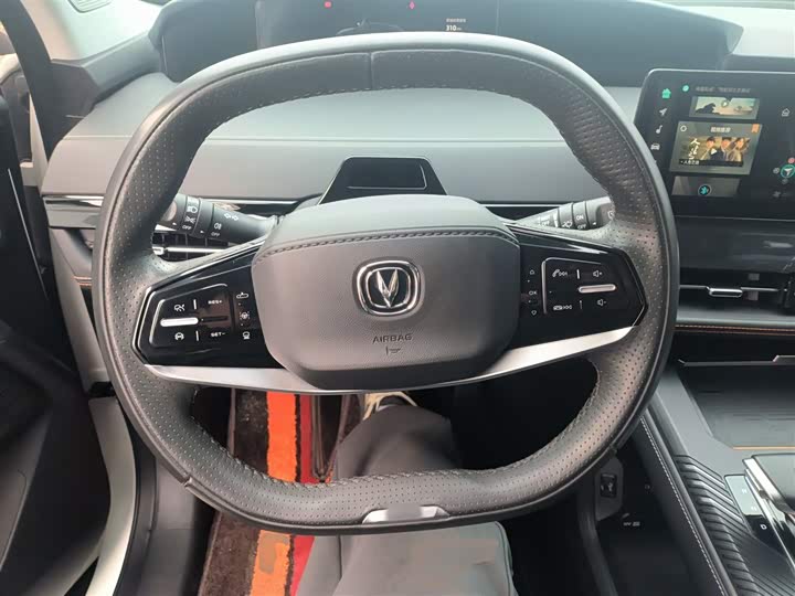 Фото 11 - Changan UNI-K Hybrid