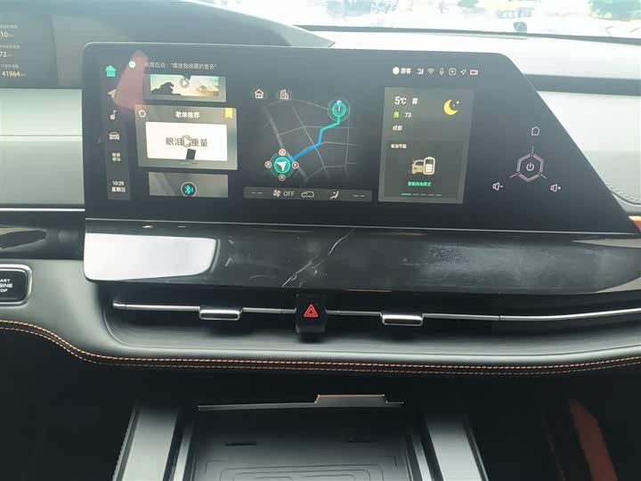 Фото 13 - Changan UNI-K Hybrid