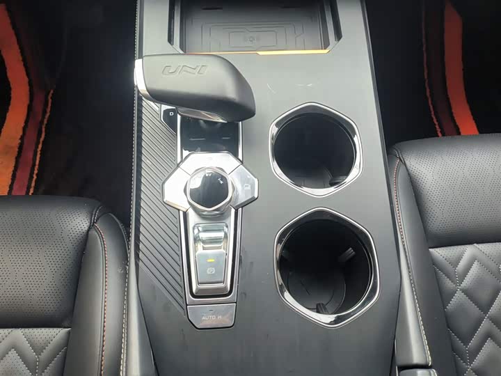 Фото 14 - Changan UNI-K Hybrid