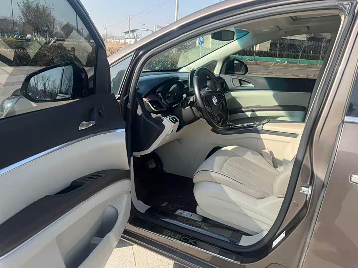 Фото 13 - Buick GL8 ES