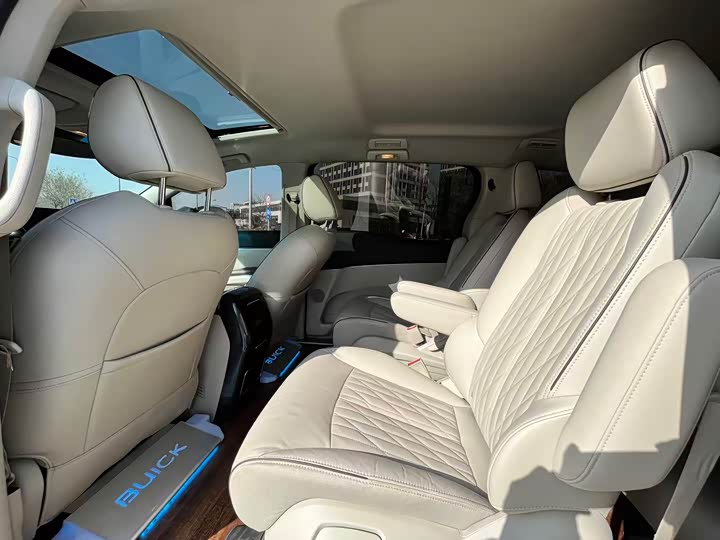 Фото 6 - Buick GL8 ES