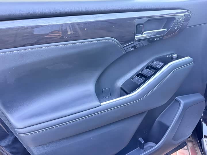 Фото 11 - Toyota Crown Kluger