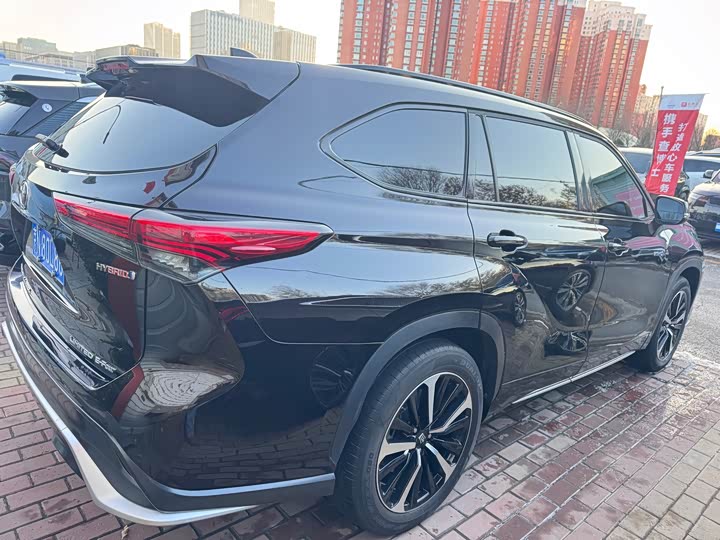 Фото 14 - Toyota Crown Kluger