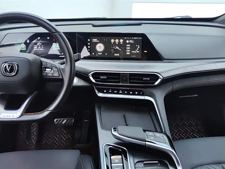 Фото 13 - Changan UNI-T