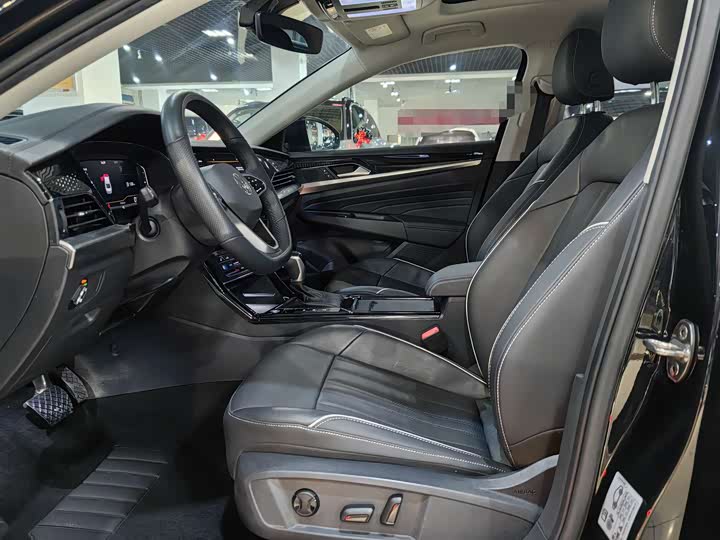 Фото 12 - Volkswagen Passat