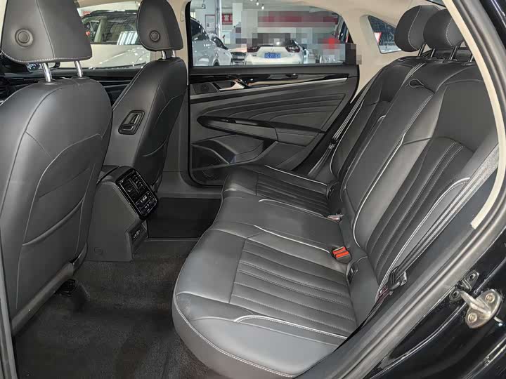 Фото 13 - Volkswagen Passat