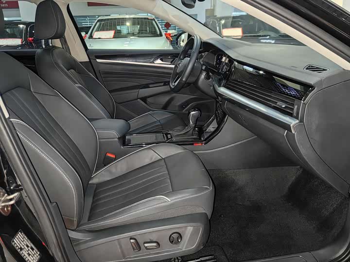 Фото 16 - Volkswagen Passat